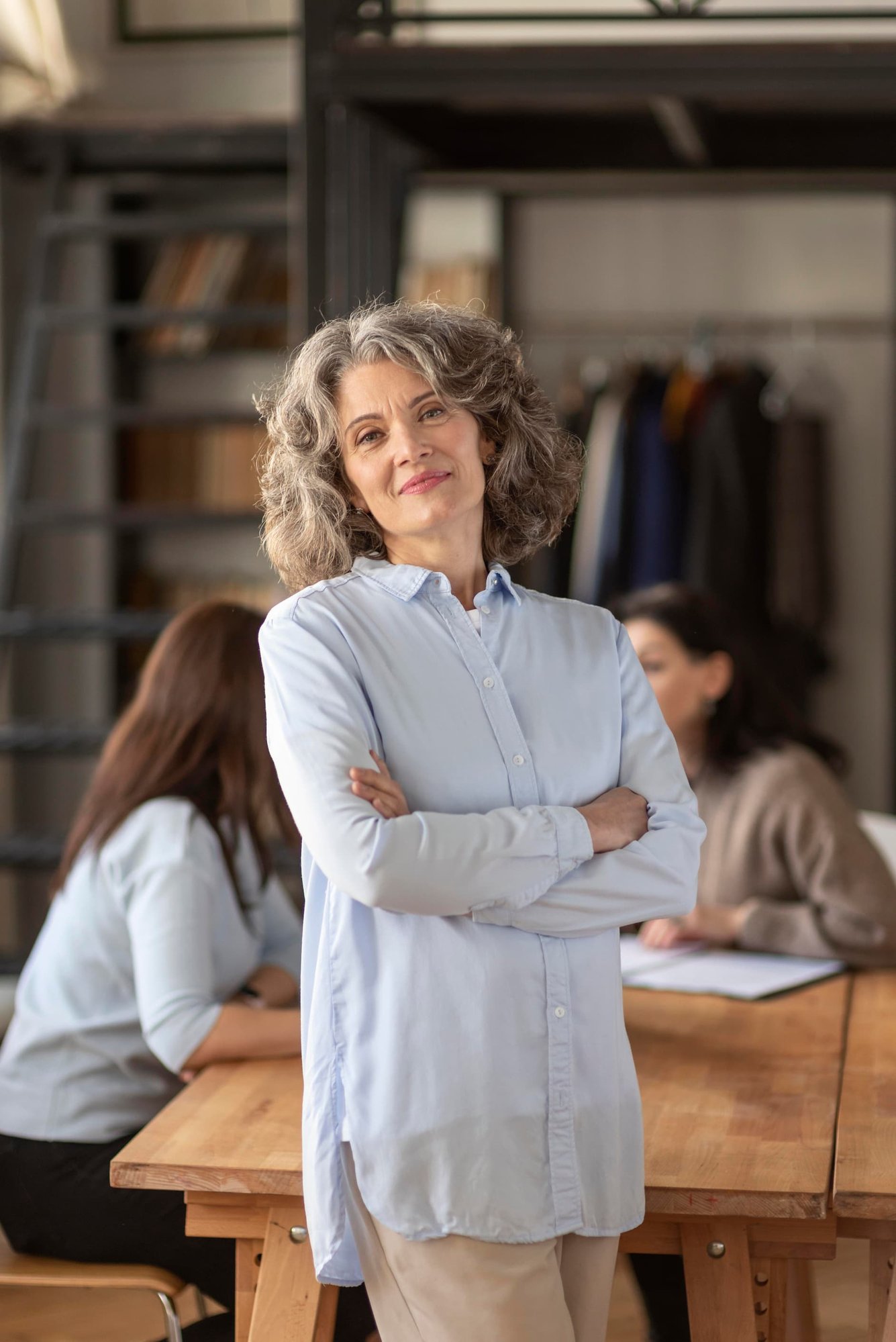 portrait-woman-with-arms-crossed-meeting (1)