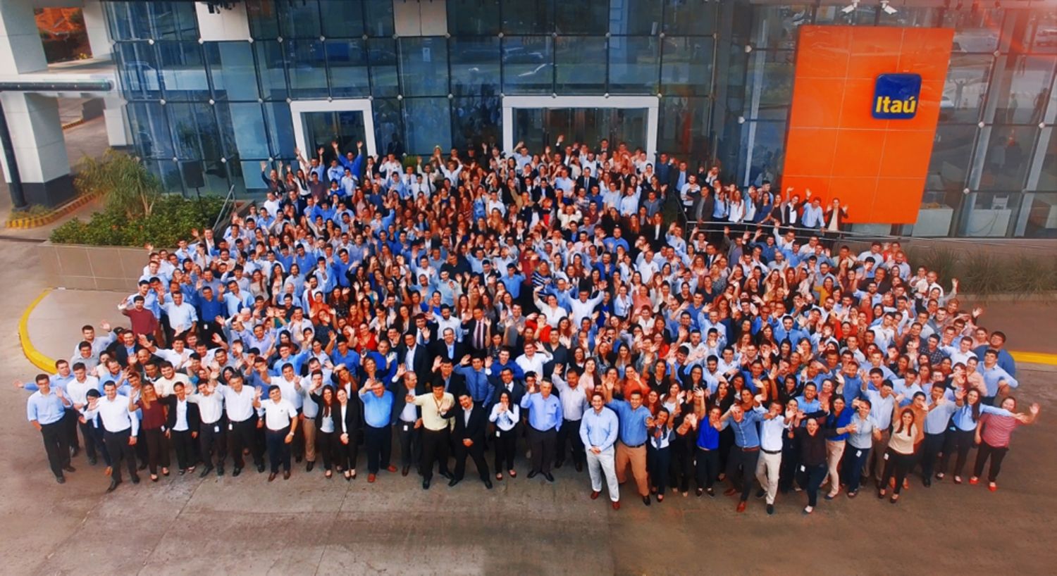 2022_Paraguay_Itau-Large-Company-Photo