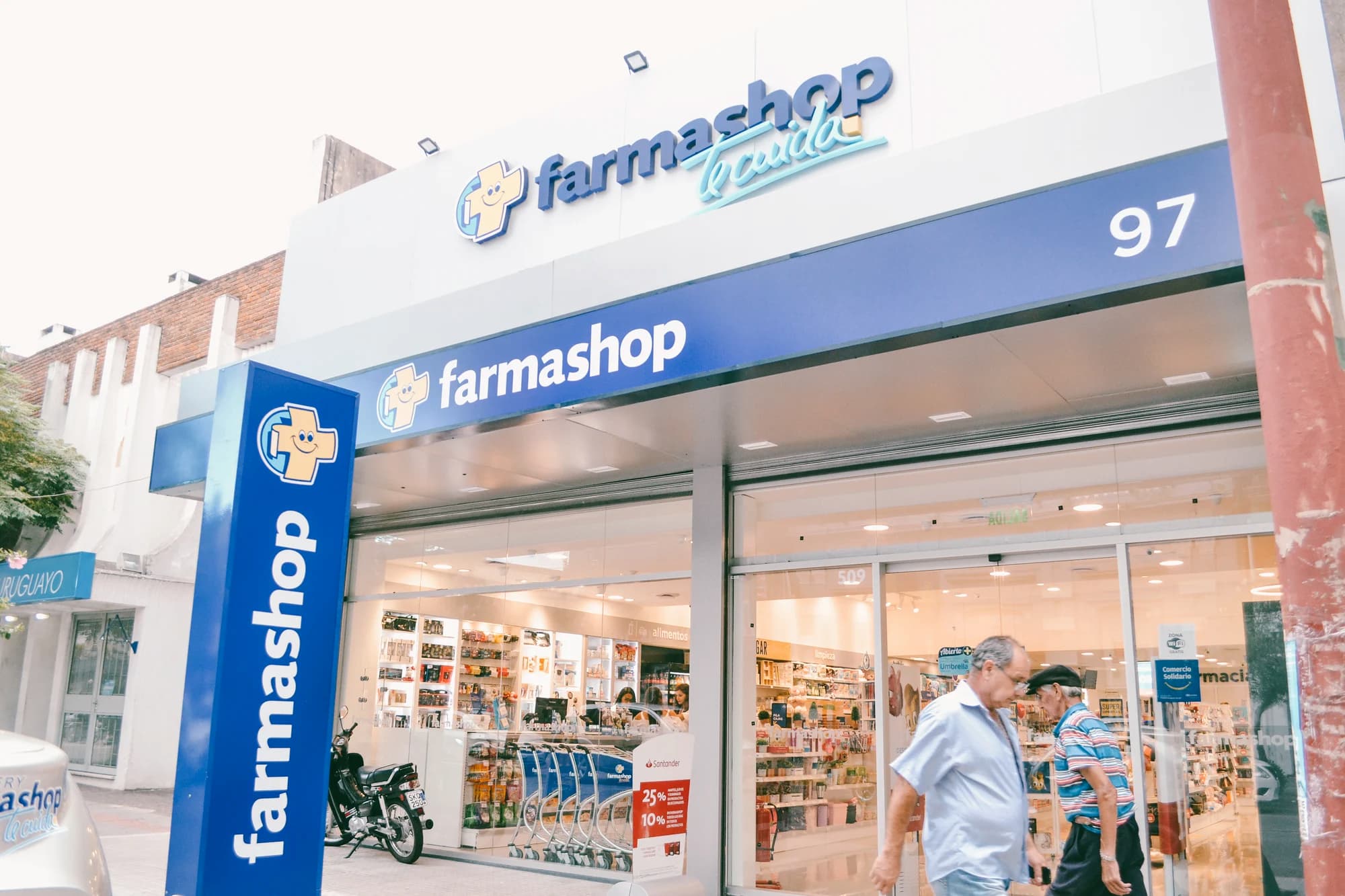 2023-Uruguay-Farmashop-Company-Photo