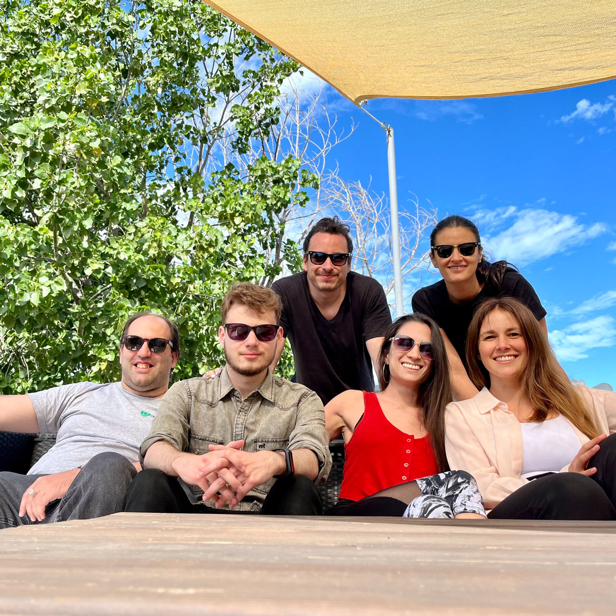 AMEBA - Algunos_Miembros_del_equipo_en_un_descanso_en_la_terraza-1